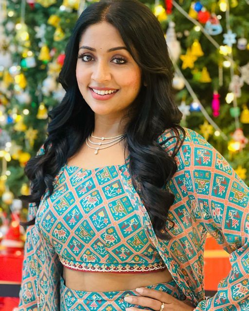 Navya Nair : Age, Net Worth, Movies, Family, Personal Life 1 navya nair