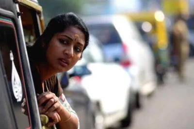 സൈക്കിൾ യാത്രികനെ ഇടിച്ചിട്ട് പോയ ലോറി പിടികൂടി നടി നവ്യ നായര്‍..